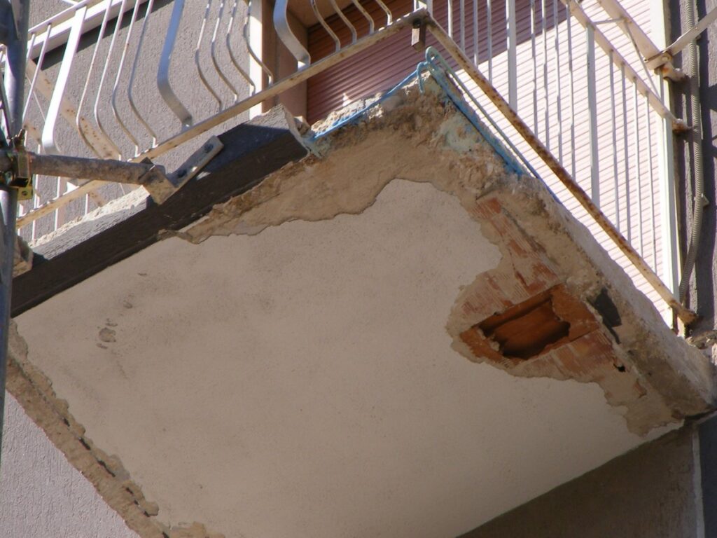 Come eliminare le infiltrazioni d'acqua su tetti, terrazzi, balconi. Segui i consigli dei professionisti di Montalto Uffugo (CS)